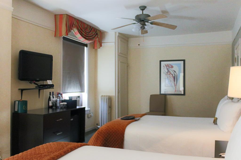 Deluxe Queen Room Two Queen Beds,112742892:JPEG