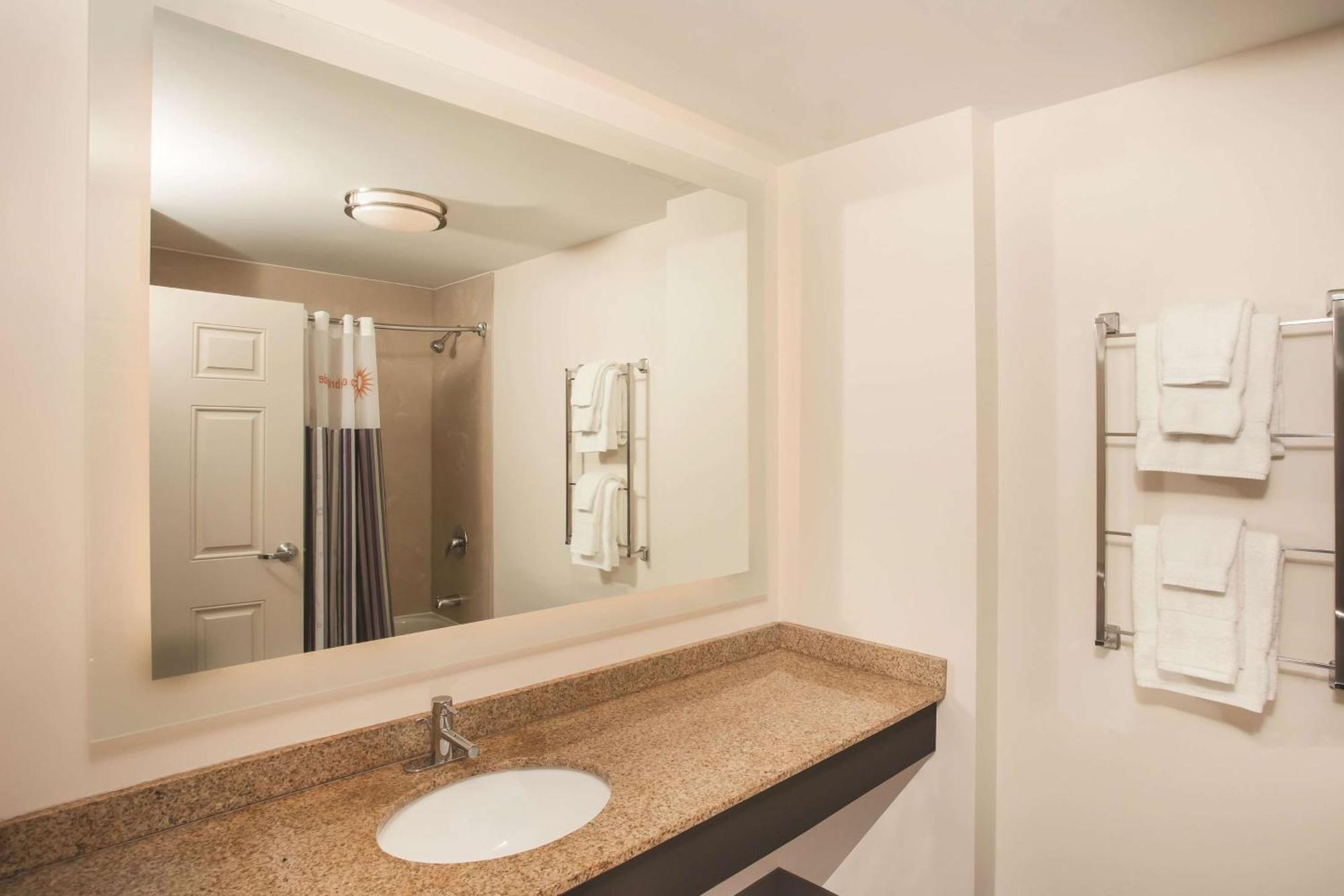 One-Bedroom Suite One King Bed One Queen Trundle Bed Non-Smoking