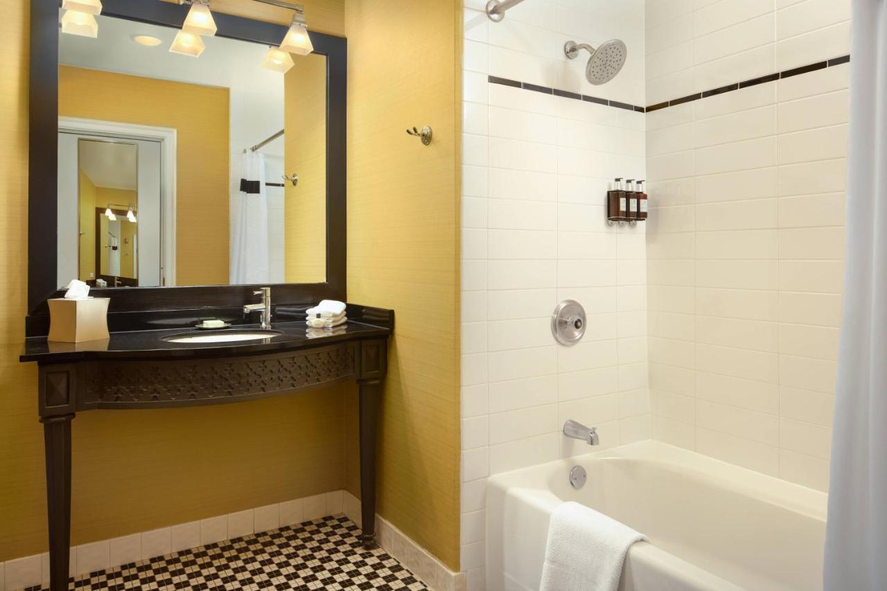 King Room City View Tub Mobility Accessible