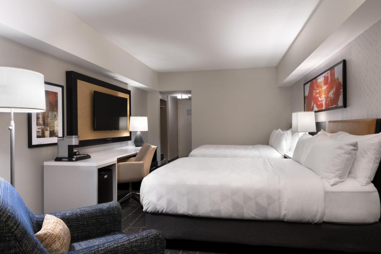 Premium Queen Room with Two Queen Beds and City View - Mobility Accessible Tub