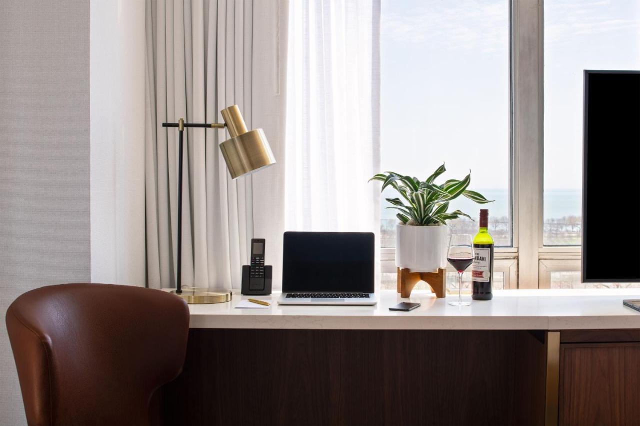 Superior King Room City View