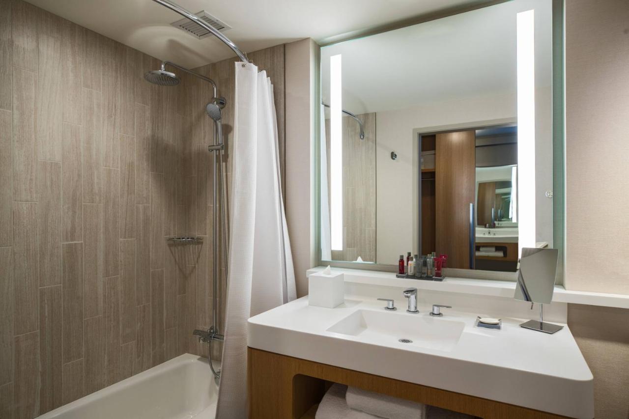 Queen Room Two Queen Beds Lake View High Floor or Mobility Hearing Accessible Tub