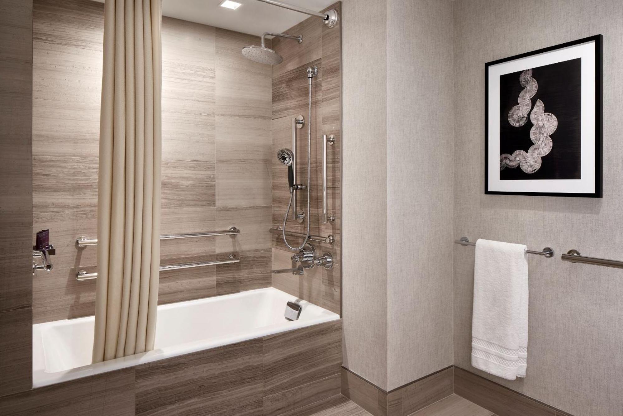 King Room Lake View Hearing Accessible
