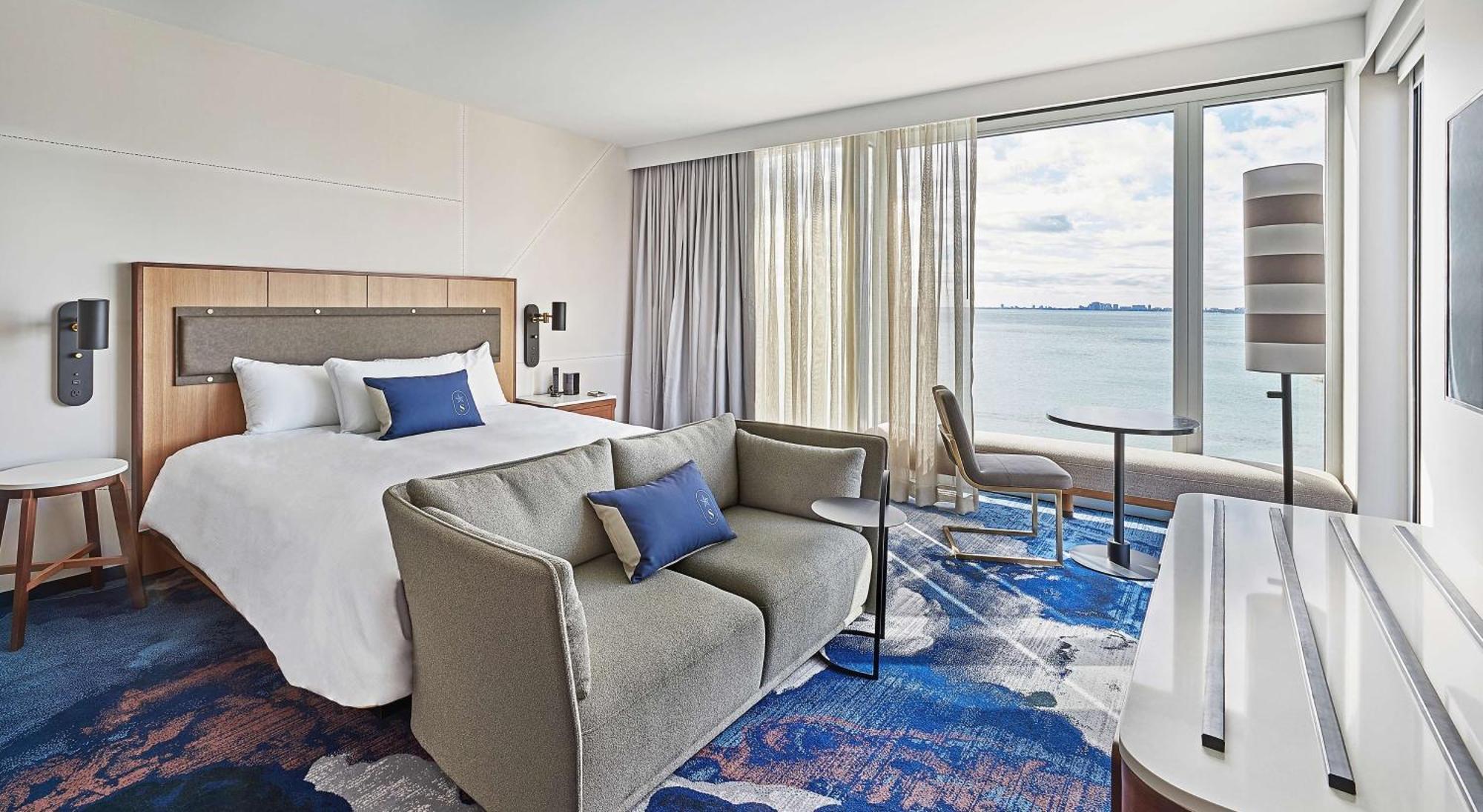 Corner King Room High Floor