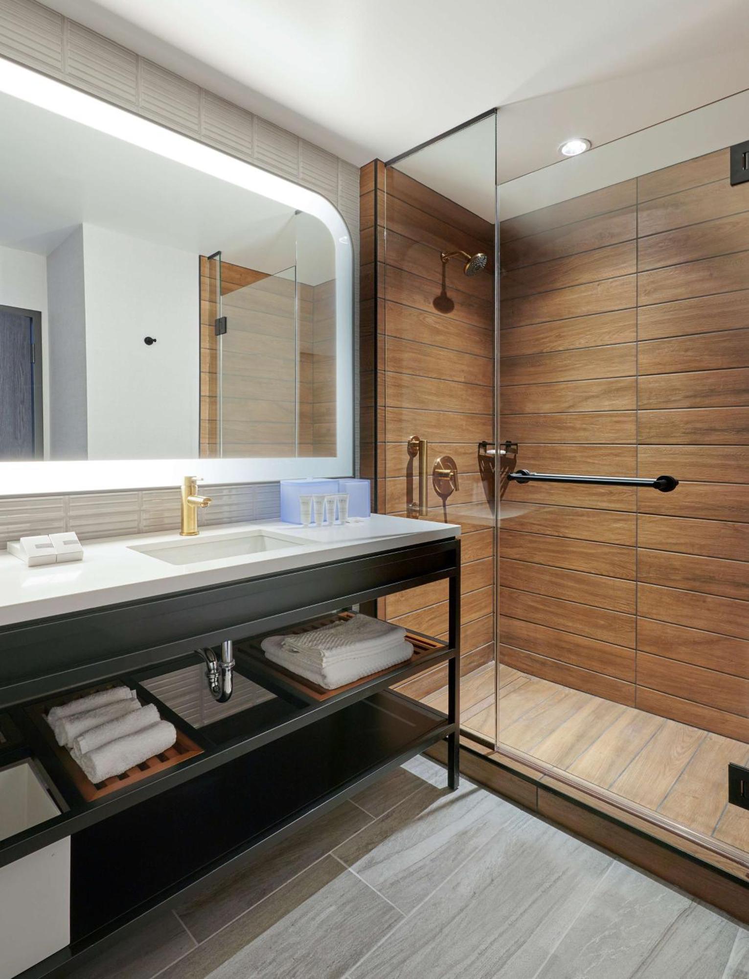 Corner King Room High Floor