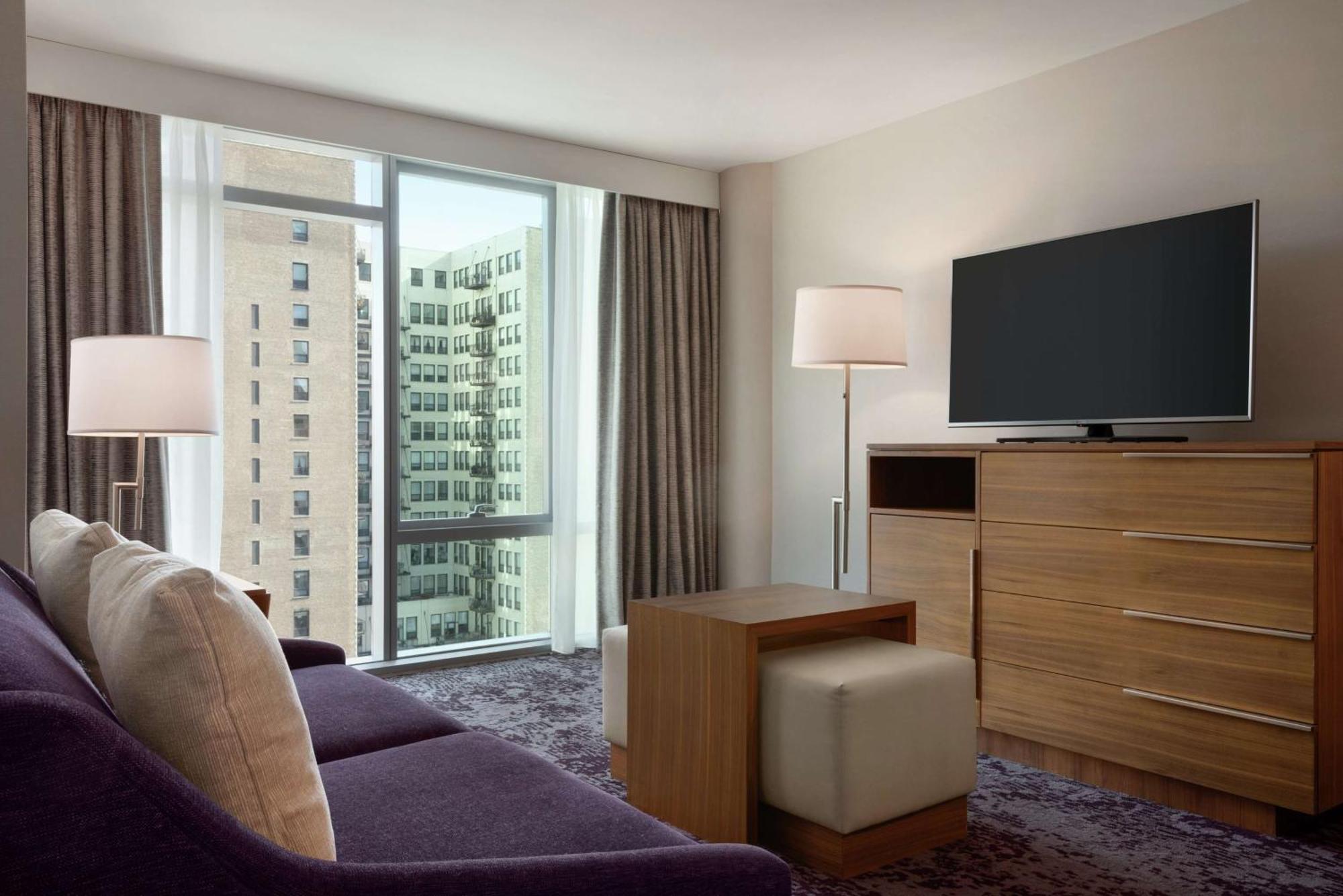 One-Bedroom Queen Suite with Two Queen Beds - Non-Smoking,1557366097:JPEG
