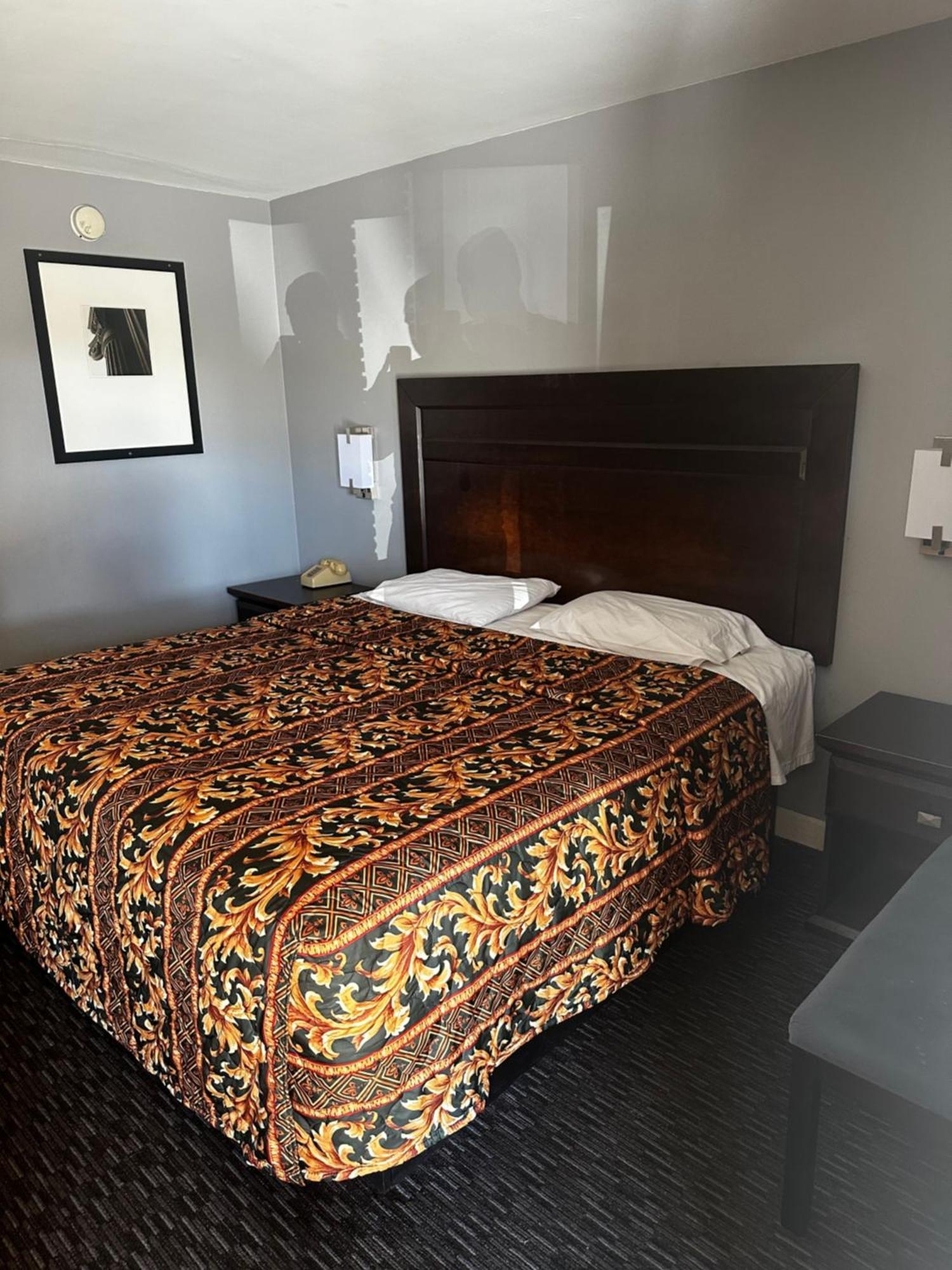 Twin Room with Private Bathroom