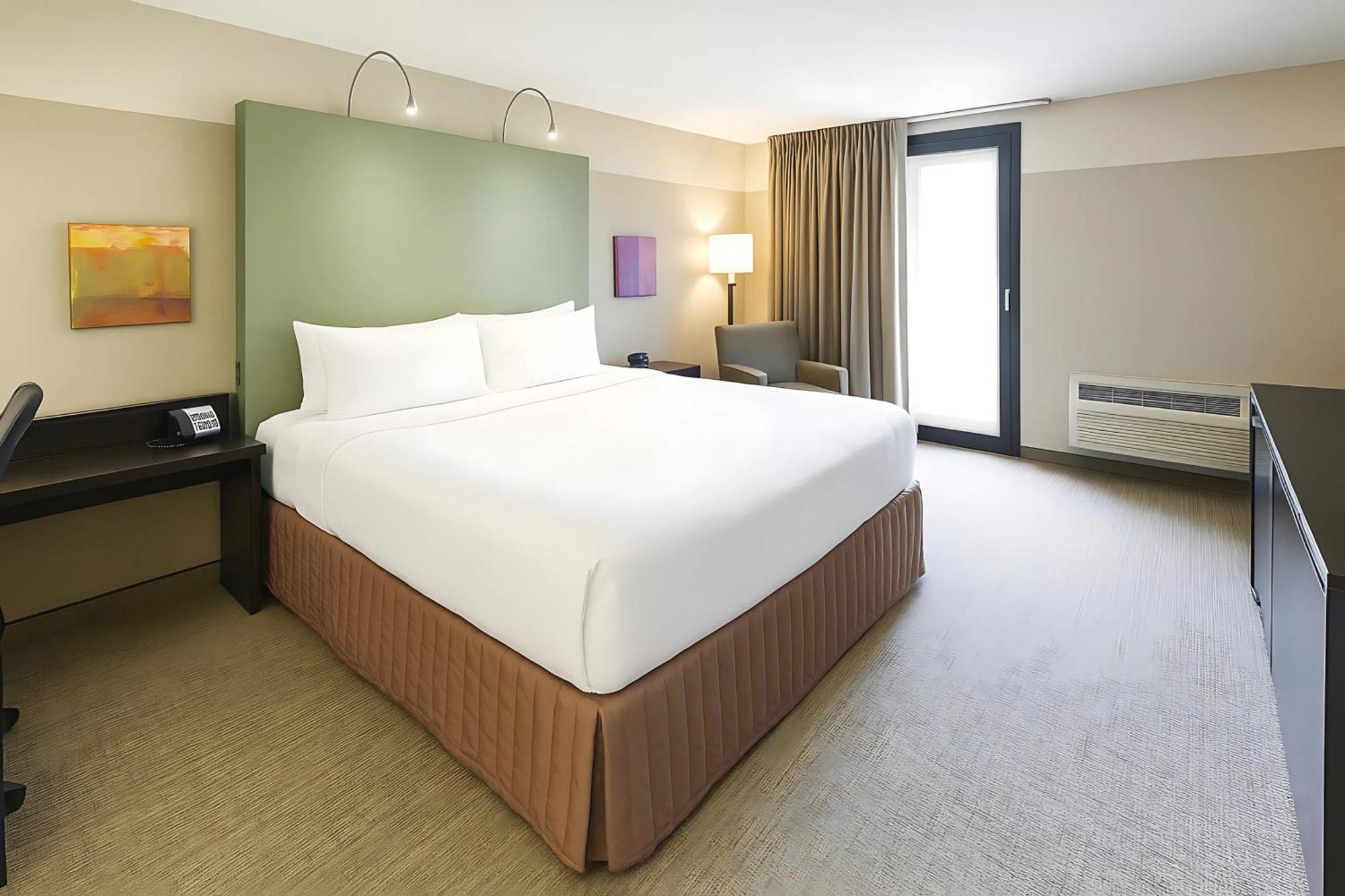 Standard King Room Balcony High Floor