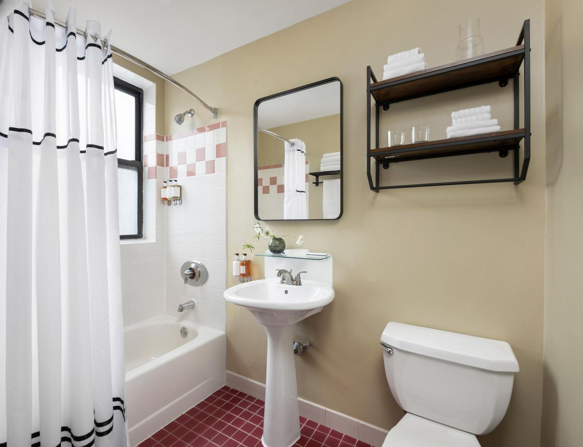 Standard Queen Room
