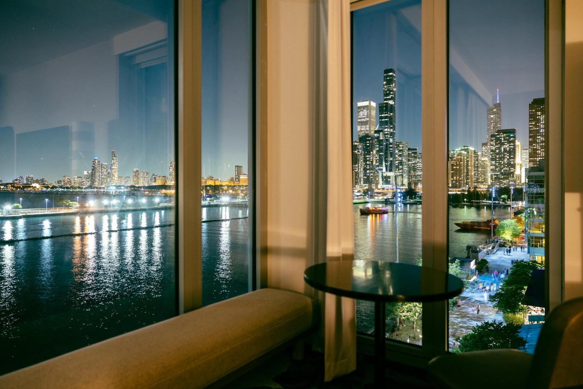 Corner King Room High Floor