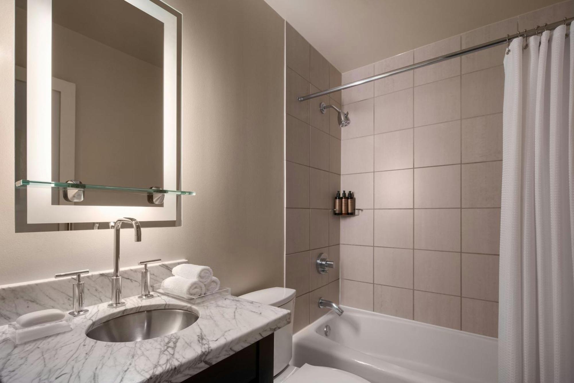 Larger King Room Tub Mobility Accessible
