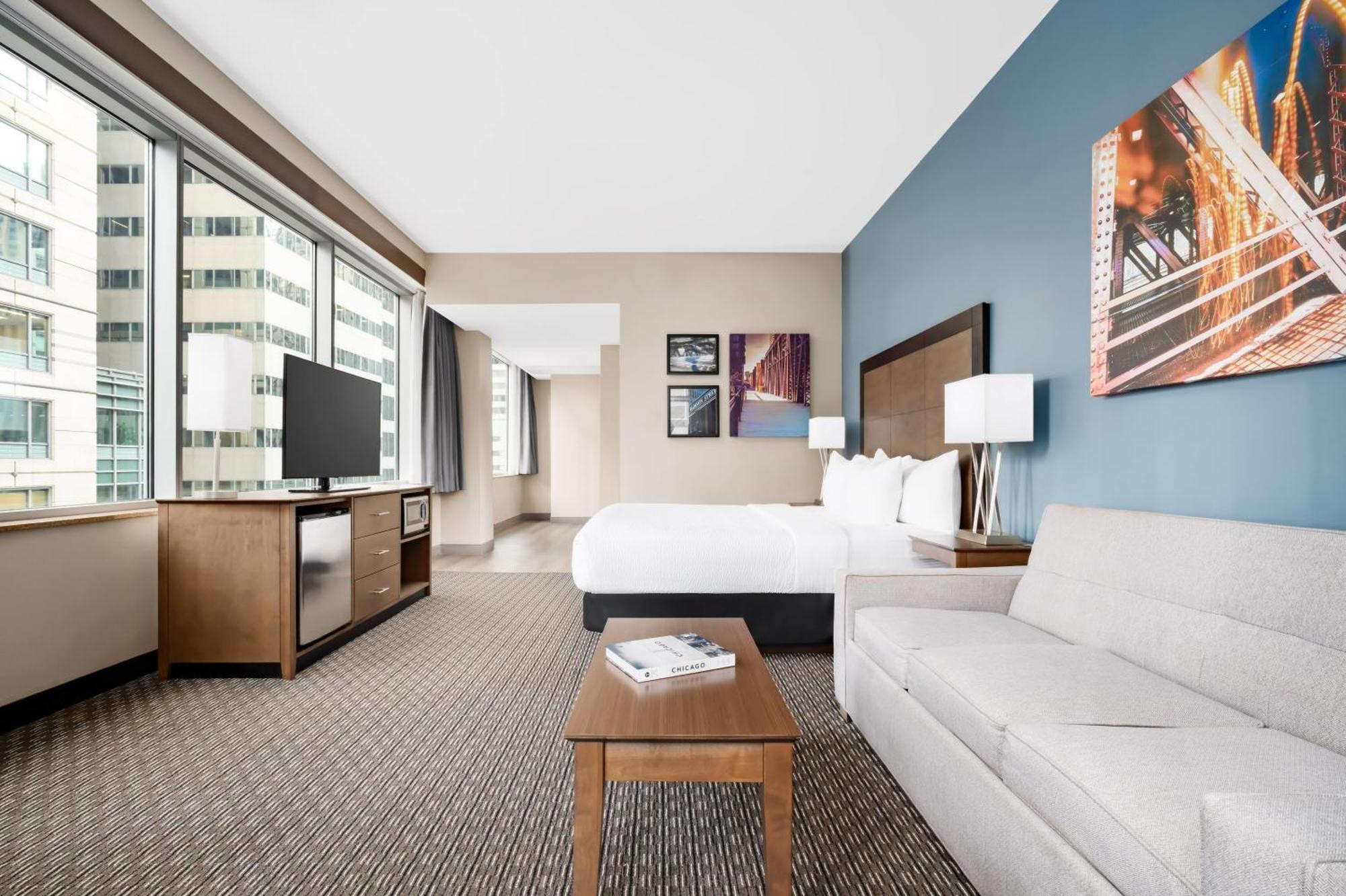 Corner King Suite Sofa Bed Panoramic City View Non-Smoking