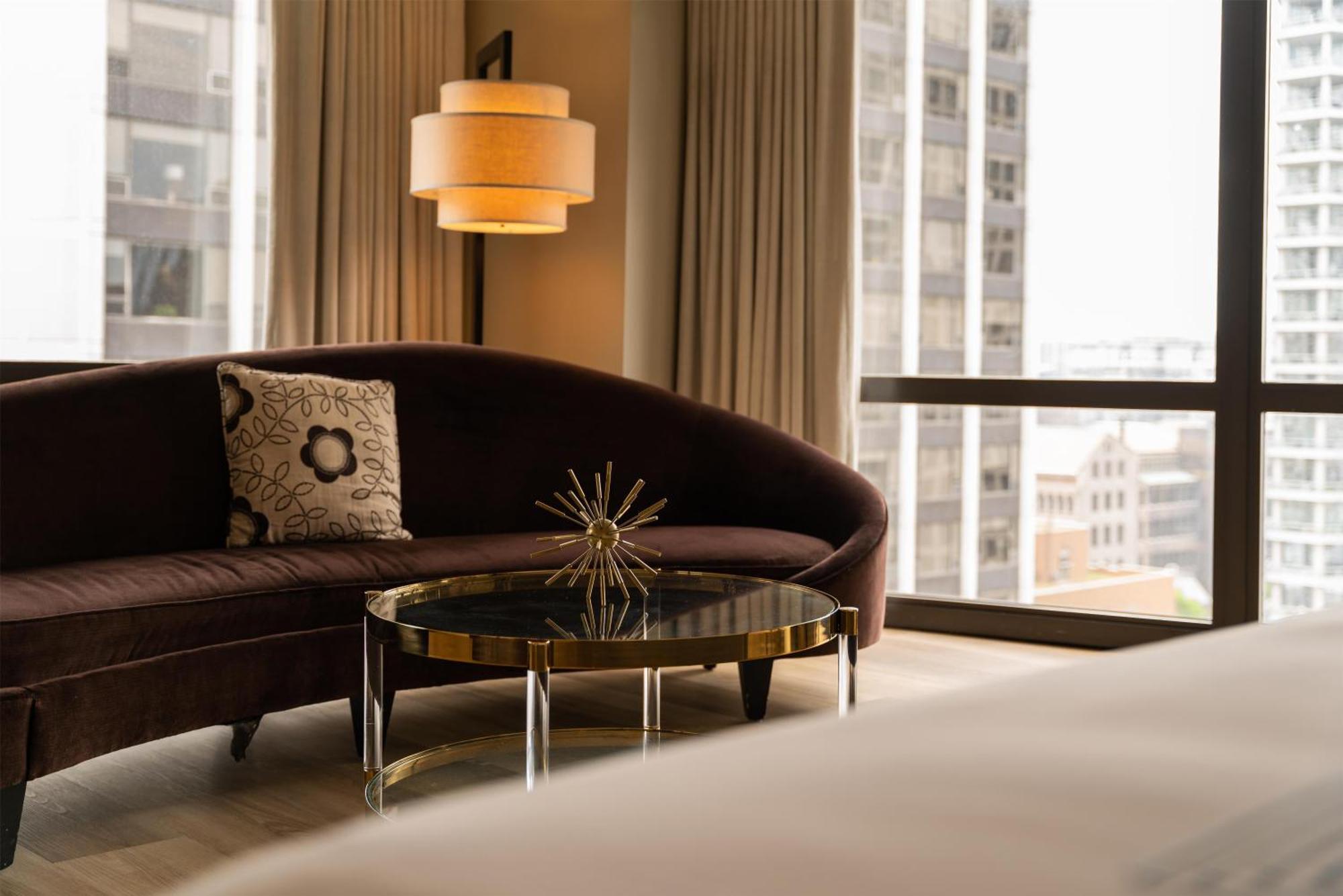 Corner King Room
