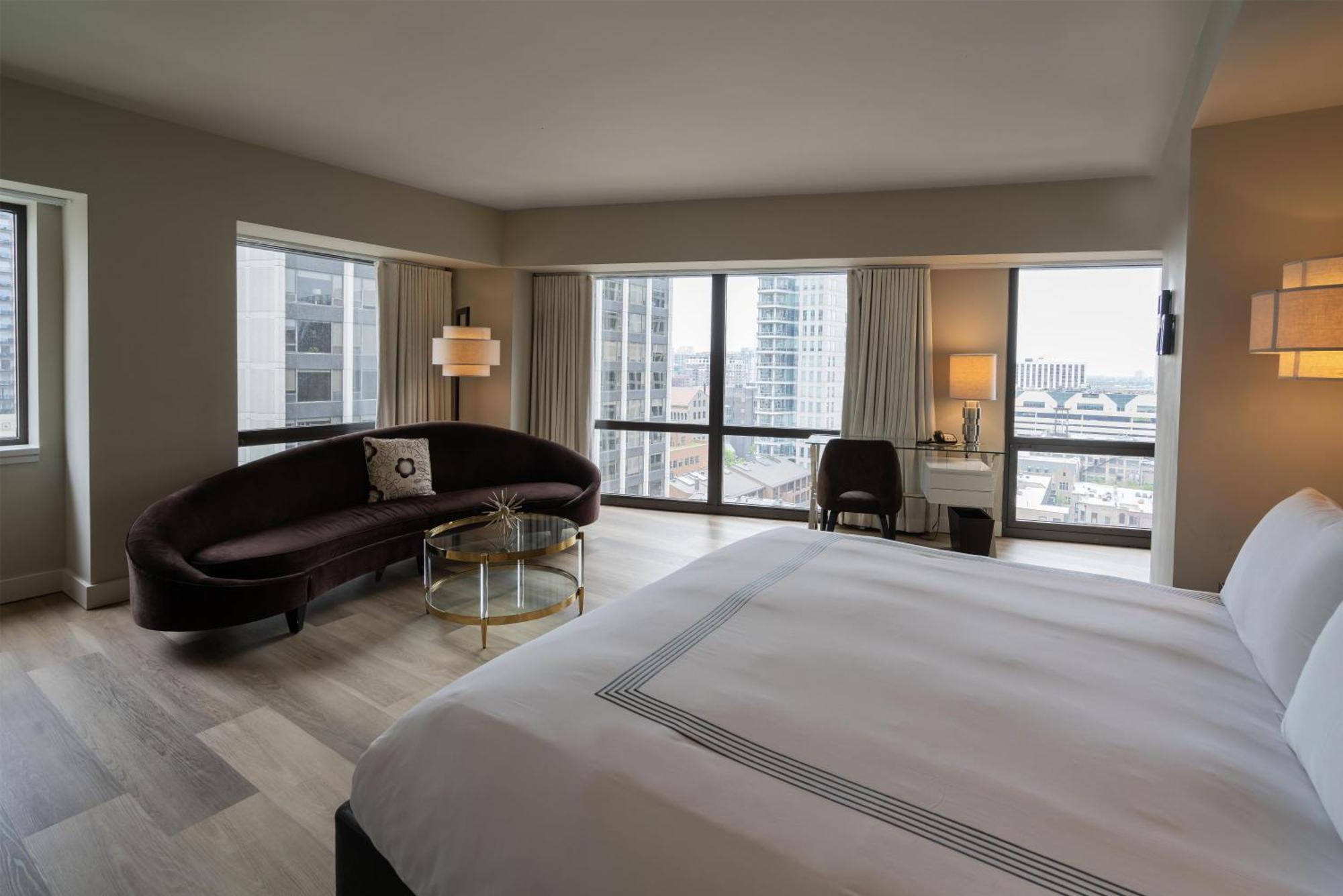 Corner King Room