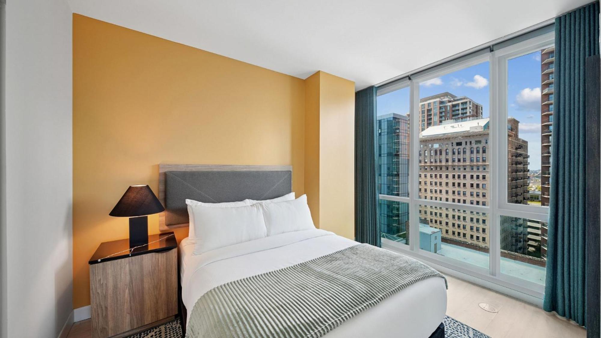 2 Bedroom Premium Apt South Loop Chicago
