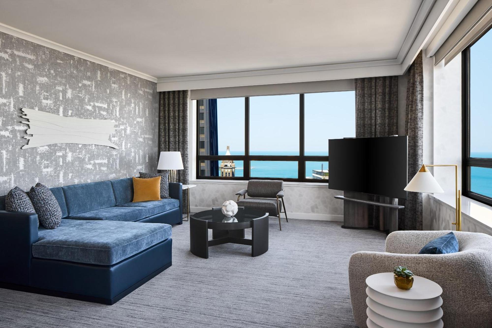 One-Bedroom Lakeside Suite Lounge Access