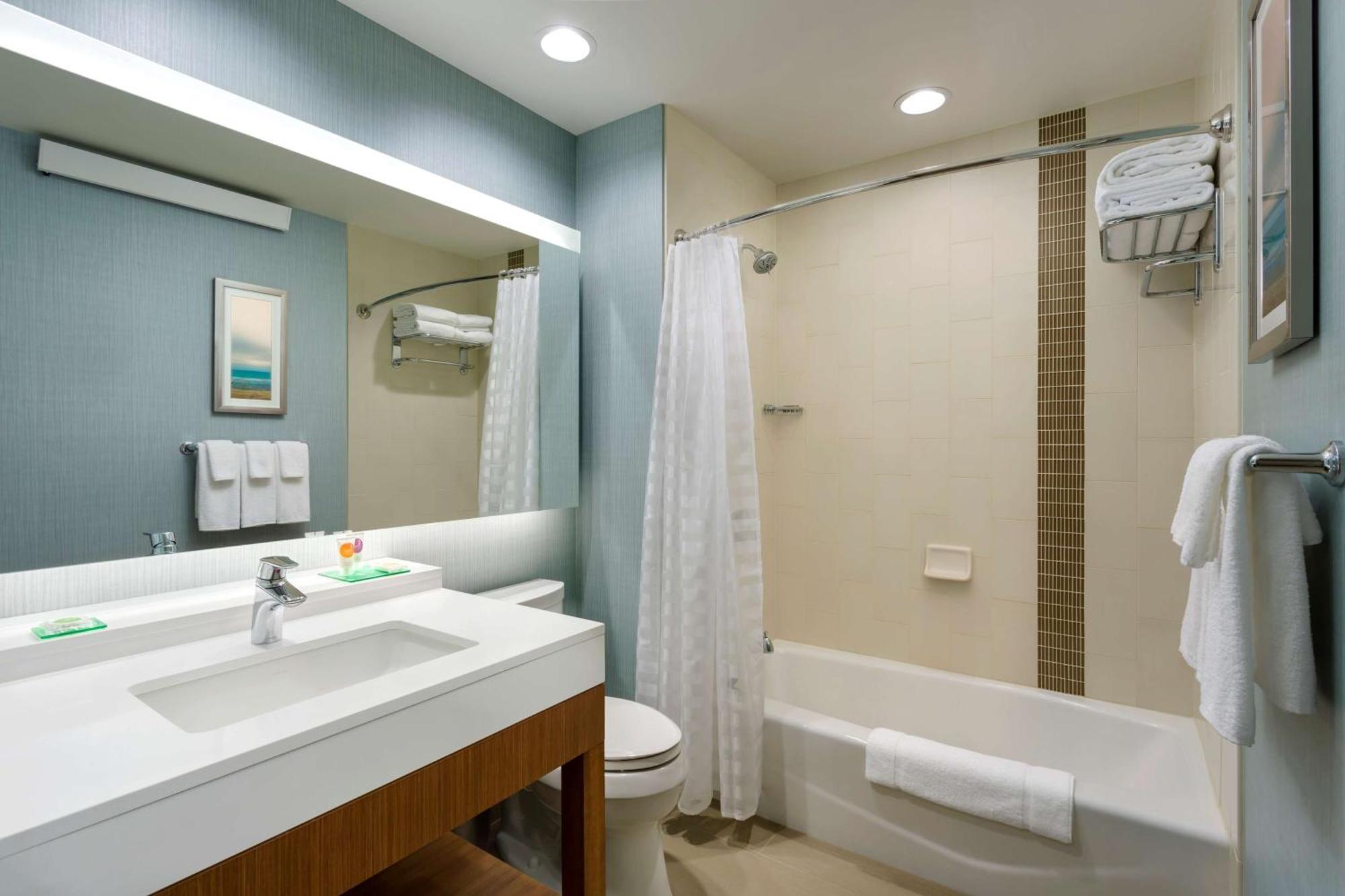 Queen Room with Two Queen Beds and View,691294110:JPEG