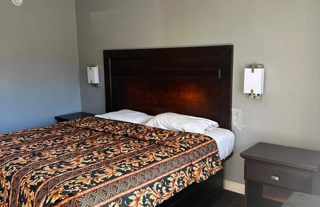Apache Motel-1