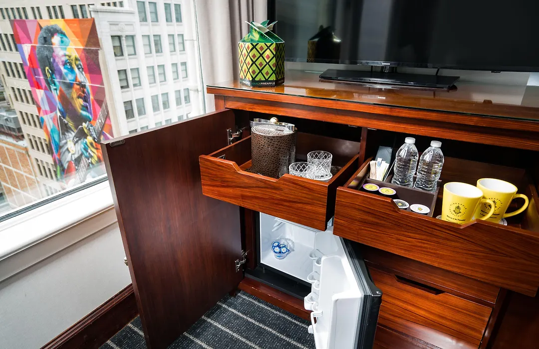 Staypineapple, An Iconic Hotel, The Loop-1