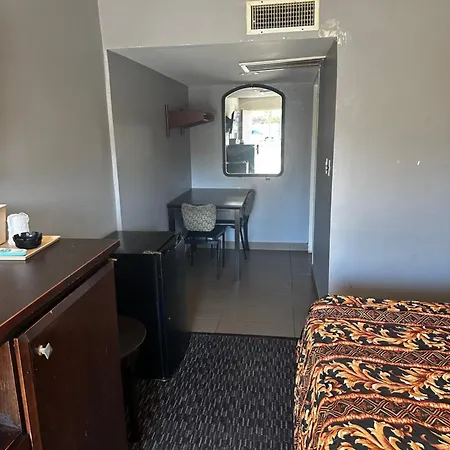 Apache Motel-2