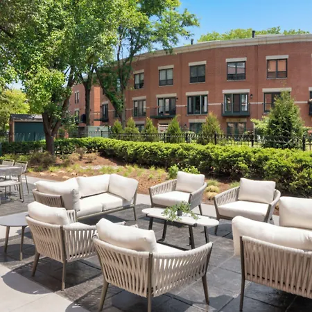 Courtyard By Marriott Chicago At Medical District-Uic-2