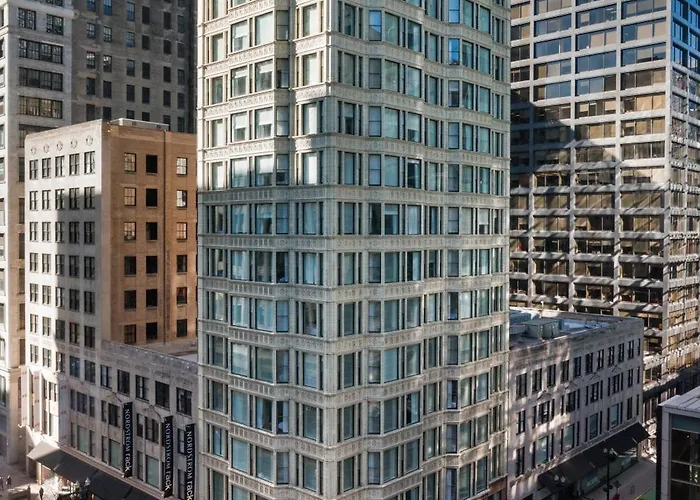 Staypineapple, An Iconic Hotel, The Loop Chicago