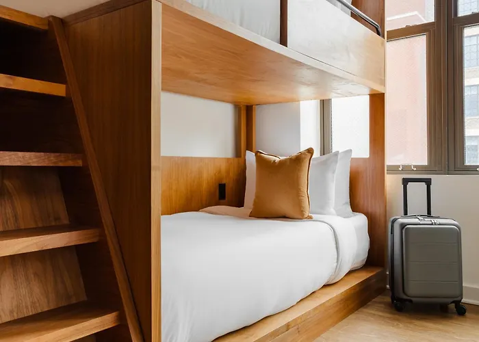 Found Chicago Powered By Sonder Hotel