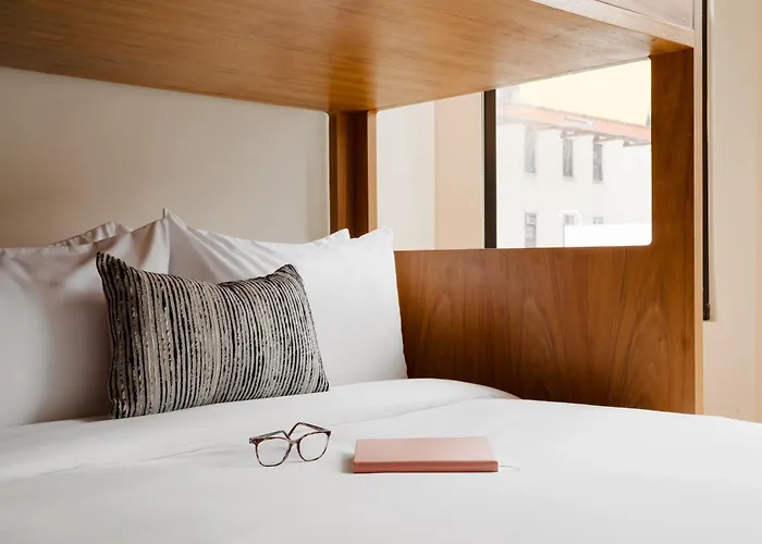 Found Chicago Powered By Sonder Hotel