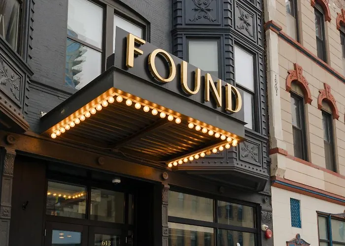 Hotels Downtown ChicagoFound River North