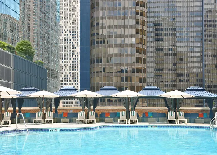 Hotels Downtown ChicagoDoubletree By Hilton Magnificent Mile