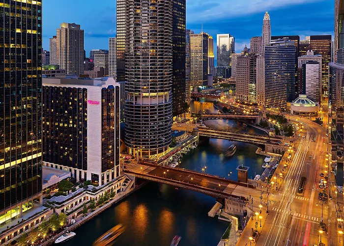 Hotels Downtown ChicagoWestin River North