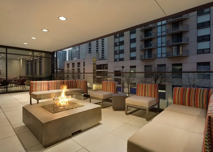 Hotels Downtown ChicagoHome2 Suites By Hilton River North